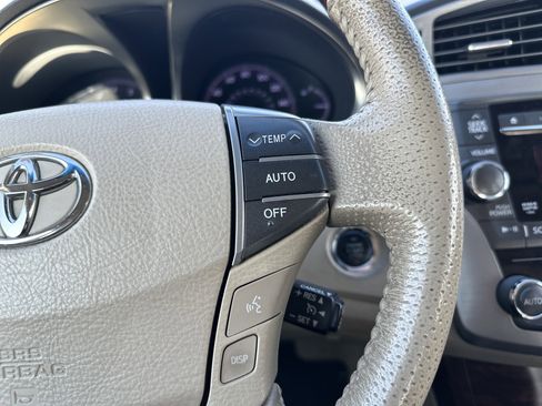 Used 2011 Toyota Avalon Limited image 20