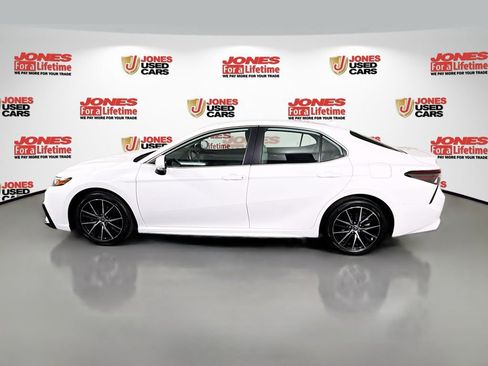 Certified 2022 Toyota Camry SE image 13