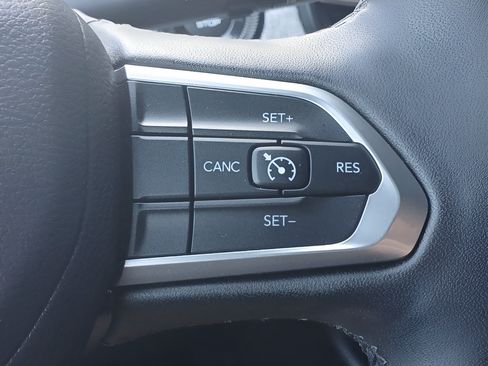 Used 2024 Jeep Compass Latitude AWD/4WD image 17
