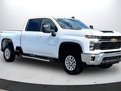 Used 2025 Chevrolet Silverado 2500 LT w/ Convenience Package AWD/4WD image 2