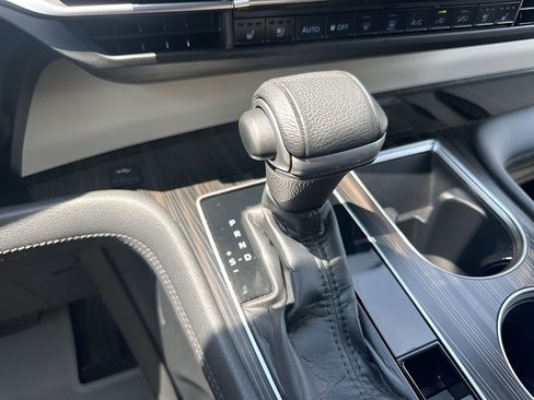 Used 2021 Toyota Sienna Platinum image 18