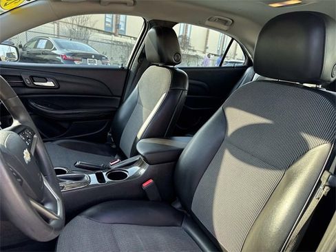 Used 2015 Chevrolet Malibu LT w/ Power Convenience Package image 16