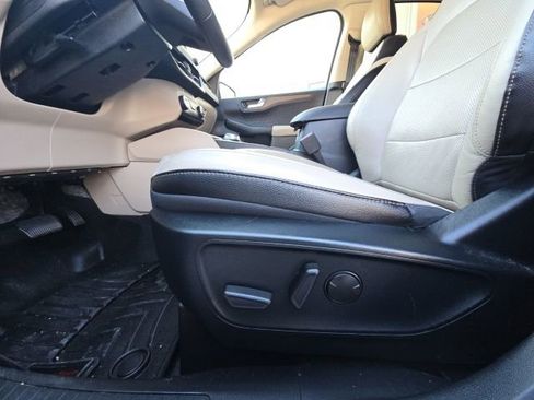 Used 2020 Ford Escape Titanium image 22