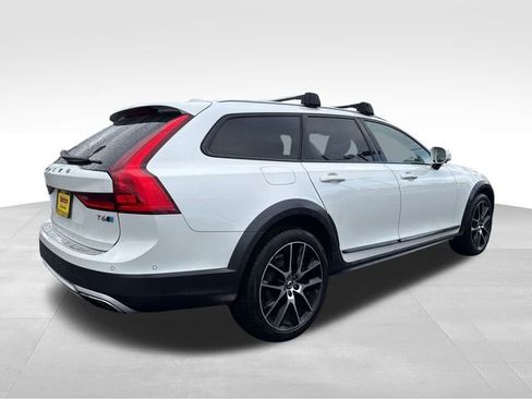 Used 2017 Volvo V90 T6 Cross Country image 7