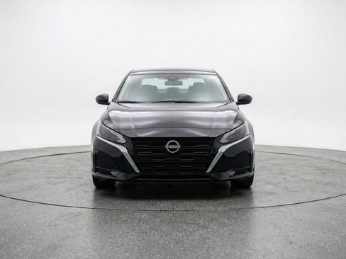 Used 2025 Nissan Altima 2.5 SV image 2