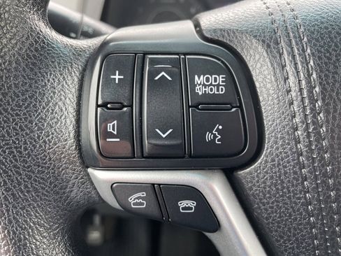Used 2017 Toyota Sienna LE image 11