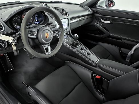 Used 2022 Porsche 718 Boxster Spyder RWD image 16