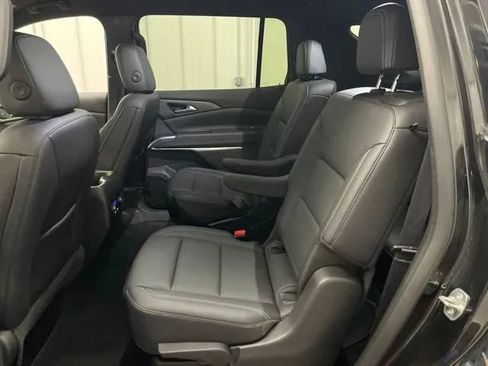 Used 2025 Chevrolet Traverse LT FWD image 15