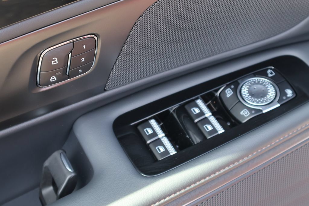 New 2026 Lincoln Nautilus Premier AWD/4WD image 15