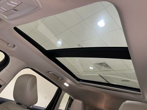 Used 2019 Ford Escape Titanium FWD image 18