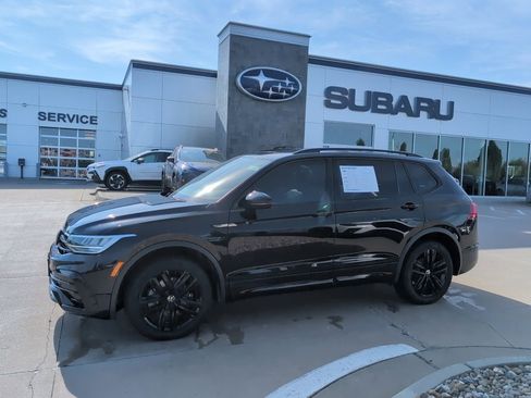 Used 2022 Volkswagen Tiguan SE R-Line image 10