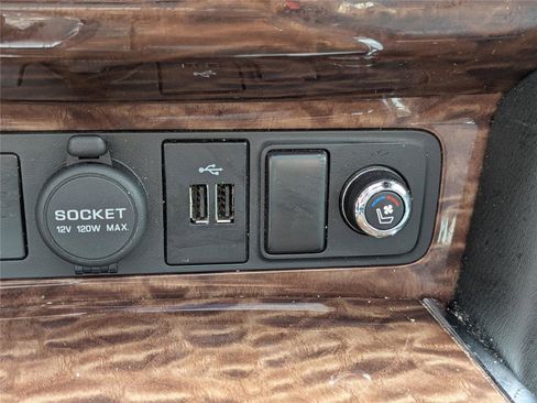 Used 2019 Nissan Armada Platinum w/ Captain's Chairs Package RWD image 36