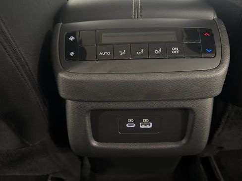 Used 2024 Nissan Pathfinder SV FWD image 40