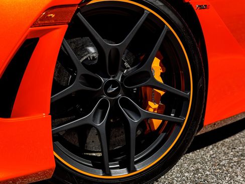 Used 2024 McLaren 750S image 18