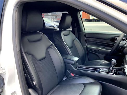 Used 2022 Jeep Compass Latitude FWD image 13