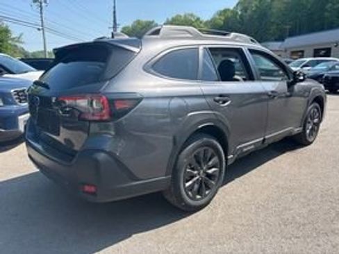 Used 2025 Subaru Outback Onyx Edition AWD/4WD image 3
