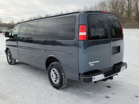 Used 2019 Chevrolet Express 2500 Extended image 9