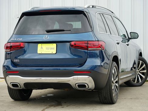 Used 2023 Mercedes-Benz GLB 250 GLB 250 w/ Premium Package image 4