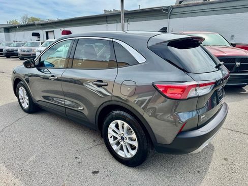 Used 2020 Ford Escape SE image 4