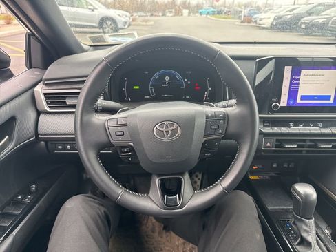 Used 2025 Toyota Camry SE image 8