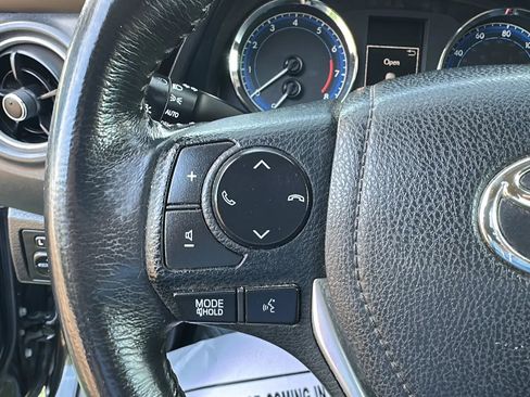 Used 2017 Toyota Corolla SE w/ Carpet Mat Package (TMS) image 31