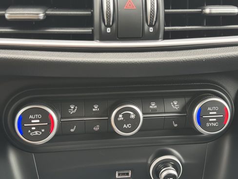 Used 2025 Alfa Romeo Stelvio Sprint w/ Convenience Package AWD/4WD image 23