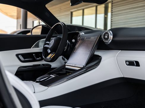 Used 2025 Mercedes-Benz AMG GT 63 image 39