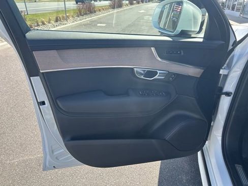 Certified 2025 Volvo XC90 B6 Plus AWD/4WD image 16