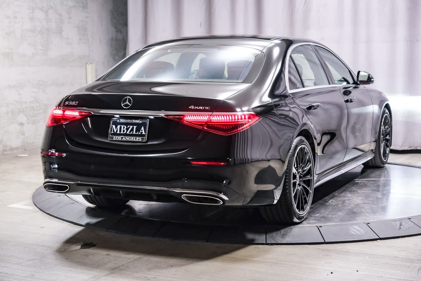 Used 2026 Mercedes-Benz S 580 4MATIC Sedan image 4