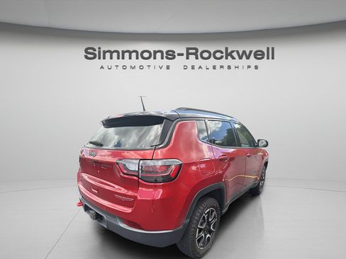 Used 2025 Jeep Compass Trailhawk w/ Trailhawk Elite Group AWD/4WD image 4