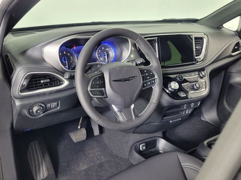 New 2026 Chrysler Pacifica Select image 14