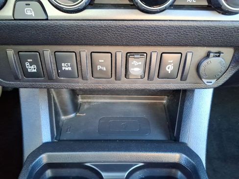 Used 2016 Toyota Tacoma SR image 17