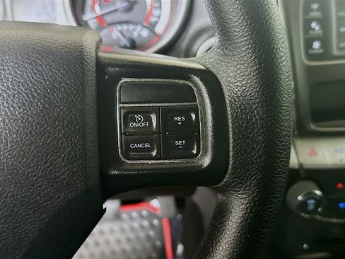 Used 2019 Dodge Journey SE FWD image 17