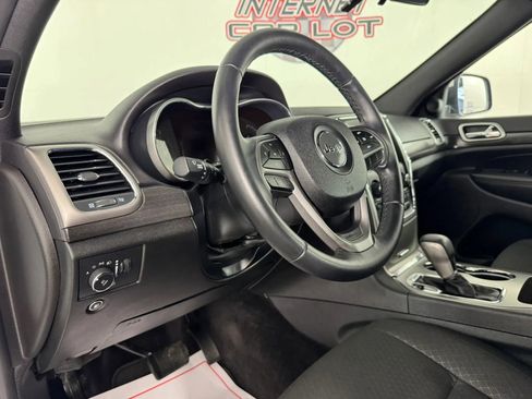 Used 2018 Jeep Grand Cherokee Laredo AWD/4WD image 10
