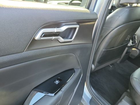 Used 2025 Kia Sportage EX FWD image 13