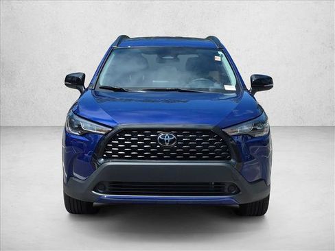 Used 2025 Toyota Corolla Cross LE FWD image 2
