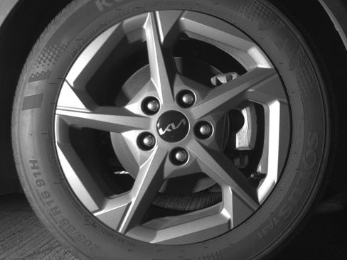 Used 2025 Kia K4 LXS image 13