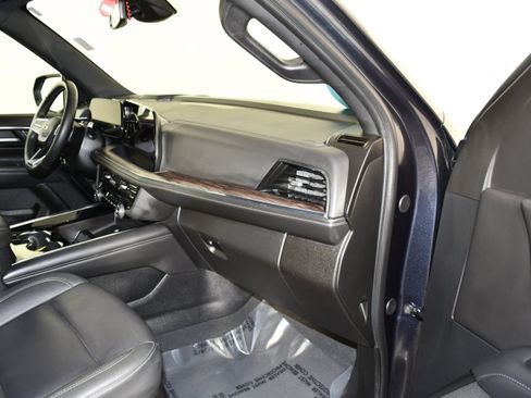 Used 2025 Chevrolet Suburban Z71 image 43