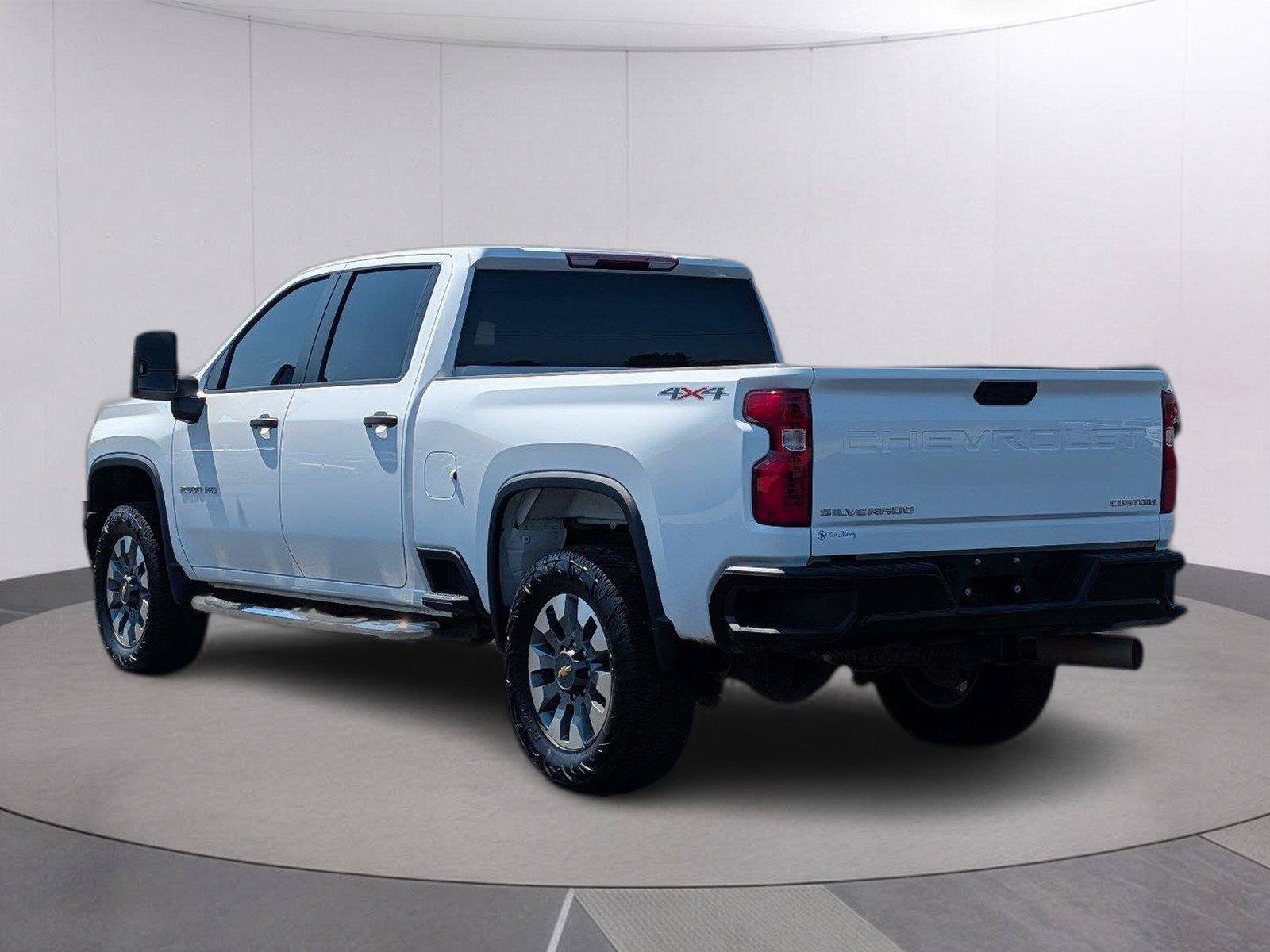 Used 2023 Chevrolet Silverado 2500 Custom w/ Custom Value Package AWD/4WD image 3