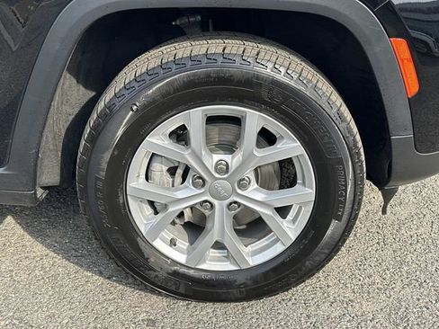 Used 2023 Jeep Grand Cherokee Limited AWD/4WD image 8