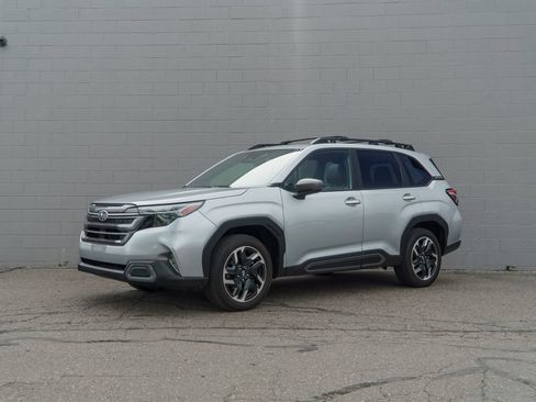 Used 2025 Subaru Forester Limited w/ Popular Package #2 AWD/4WD image 1