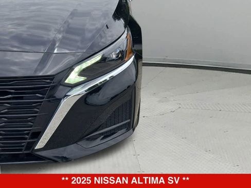 Used 2025 Nissan Altima 2.5 SV FWD image 10