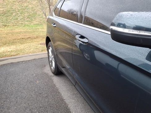 Used 2024 Ford Edge Titanium image 4