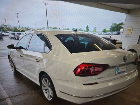 Used 2019 Volkswagen Passat 2.0T Wolfsburg FWD image 2
