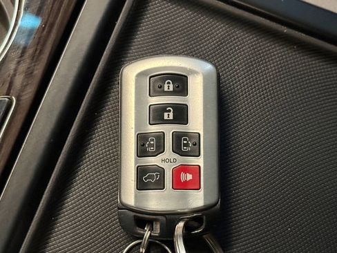 Used 2017 Toyota Sienna XLE Premium AWD/4WD image 17