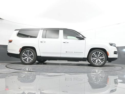 Used 2024 Jeep Grand Wagoneer L Series III AWD/4WD image 33