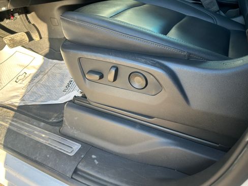 Used 2025 GMC Sierra 1500 SLT image 17