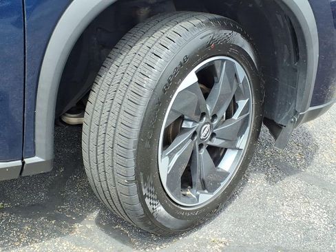 Used 2024 Nissan Rogue SV AWD/4WD image 8