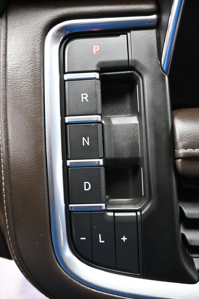 Used 2021 Chevrolet Suburban LT RWD image 18