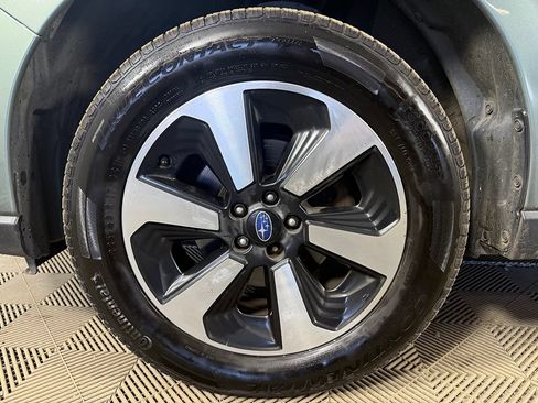 Used 2018 Subaru Forester 2.5i Premium w/ All-Weather Package AWD/4WD image 18